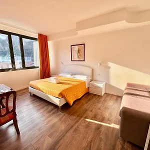 Victoria Royal Garden 3*, Como Italia